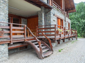 The chalet is situated in a quiet and sunny area of Antey Saint Andr Antey-Saint-André